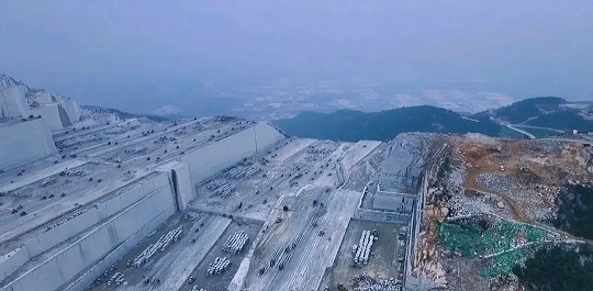 福建巨无霸石材矿山：壮丽景色惊艳眼球，自然之美震撼人心！