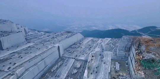 福建巨无霸石材矿山：壮丽景色惊艳眼球，自然之美震撼人心！