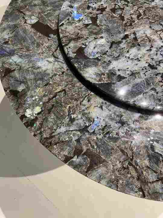 餐桌纠结大理石还是岩板？把优缺点排列出来