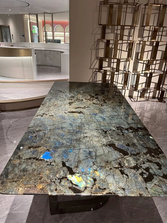 餐桌纠结大理石还是岩板？把优缺点排列出来