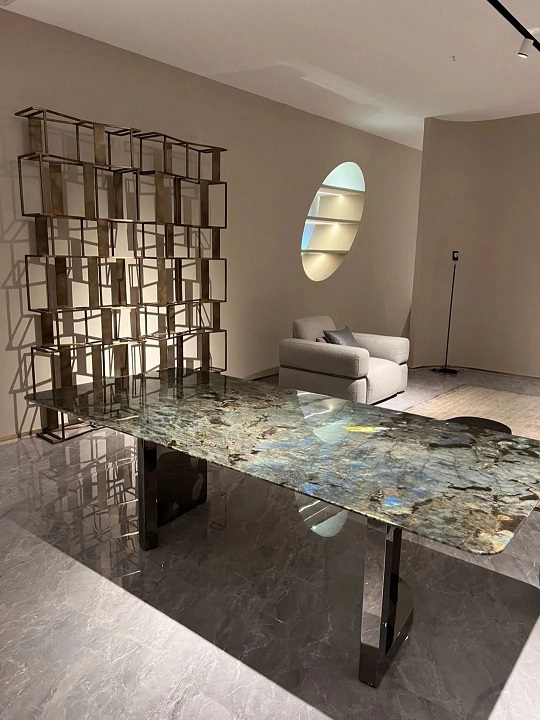 餐桌纠结大理石还是岩板？把优缺点排列出来