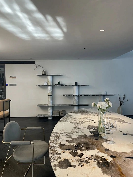 餐桌纠结大理石还是岩板？把优缺点排列出来