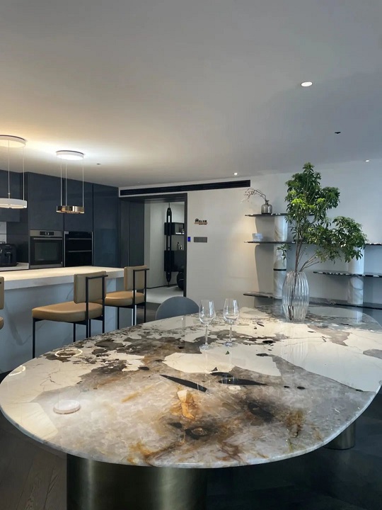 餐桌纠结大理石还是岩板？把优缺点排列出来