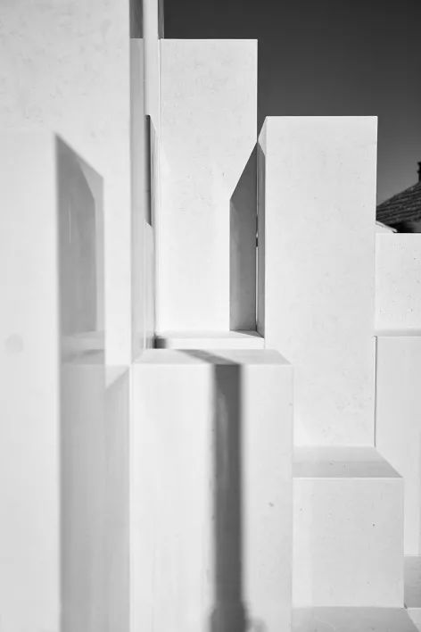 微信图片_20231220143252.jpg 葡萄牙战士纪念碑 | 用灰白原色的石材深入人心