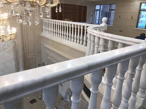 微信图片_20231202084620.jpg 不同用途的栏杆在选材、规格、样式上也有着很大的不同