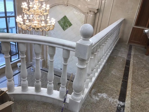 微信图片_20231202084624.jpg 不同用途的栏杆在选材、规格、样式上也有着很大的不同