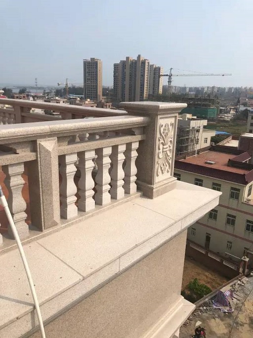 微信图片_20231202084631.jpg 不同用途的栏杆在选材、规格、样式上也有着很大的不同