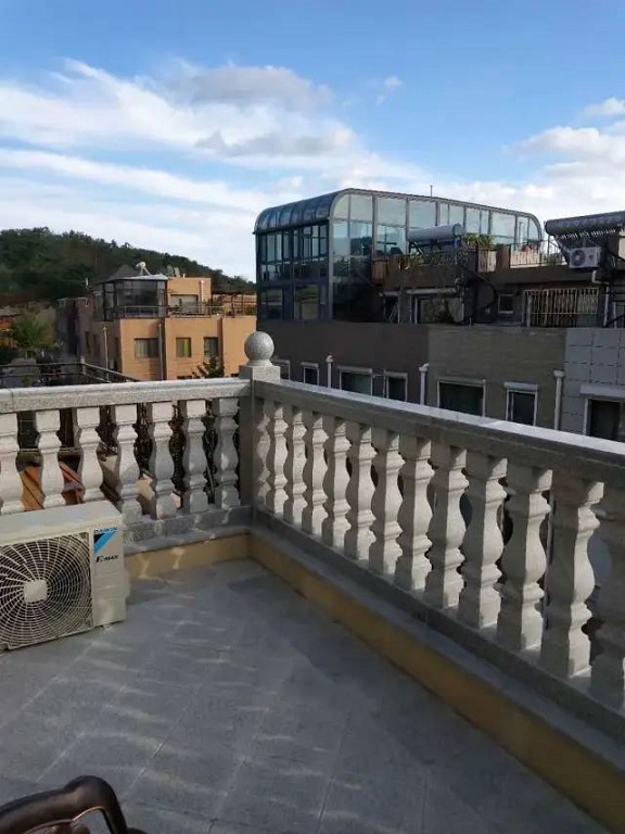 微信图片_20231202084642.jpg 不同用途的栏杆在选材、规格、样式上也有着很大的不同