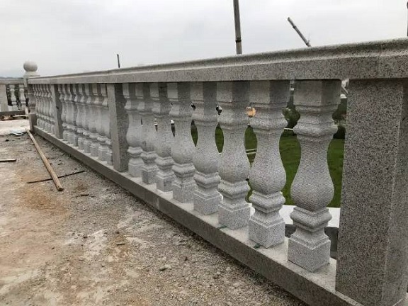 微信图片_20231202084647.jpg 不同用途的栏杆在选材、规格、样式上也有着很大的不同