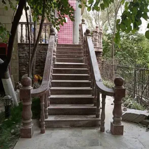 微信图片_20231202084700.jpg 不同用途的栏杆在选材、规格、样式上也有着很大的不同