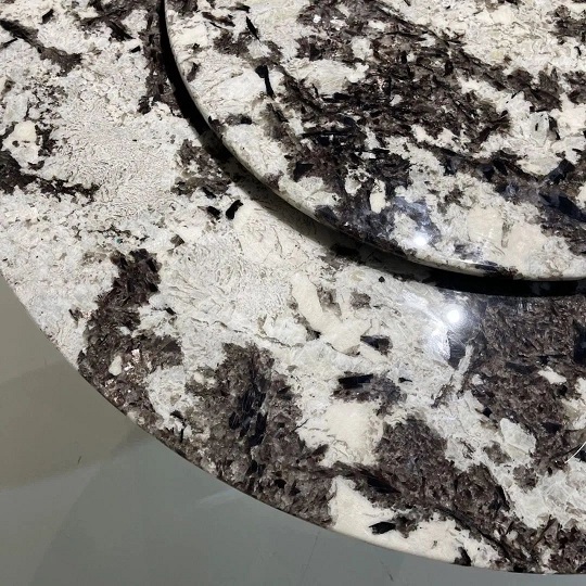 微信图片_20230928150310.jpg 石材餐桌VS岩板餐桌,该选哪个?优缺点对比