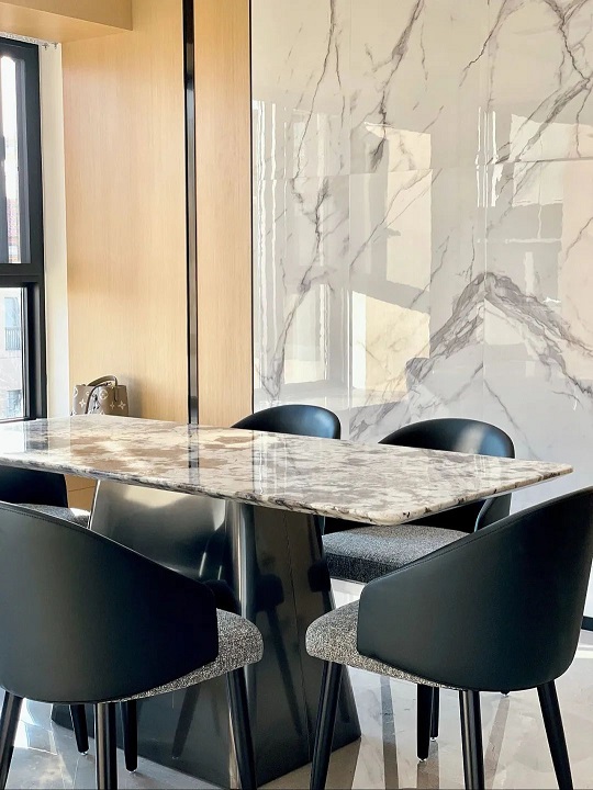 微信图片_20230928150320.jpg 石材餐桌VS岩板餐桌,该选哪个?优缺点对比