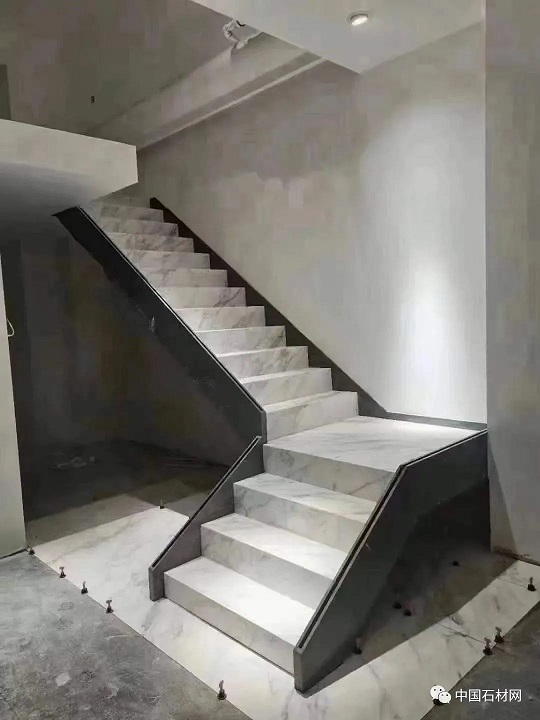 岩板楼梯缺陷都在这了，要注意这几个点