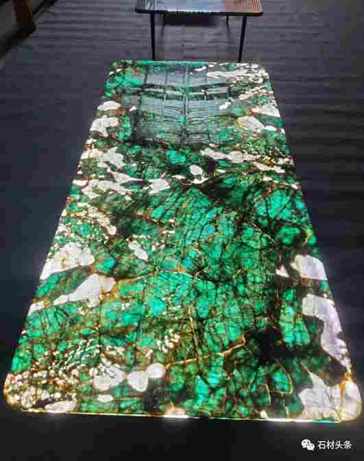 光与奢石的偶然相遇，会产生什么样的奇妙反应？