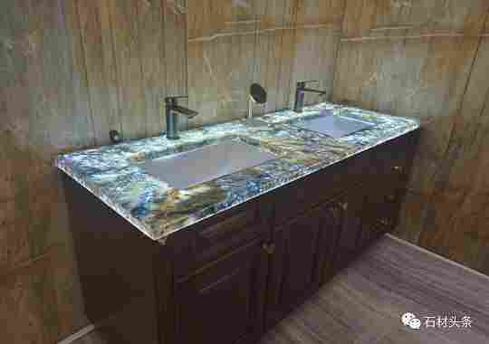 光与奢石的偶然相遇，会产生什么样的奇妙反应？