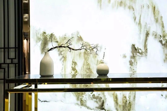 光与奢石的偶然相遇，会产生什么样的奇妙反应？