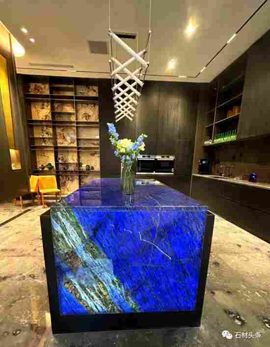 光与奢石的偶然相遇，会产生什么样的奇妙反应？