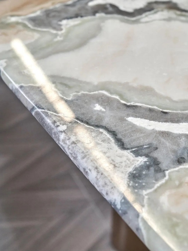 选餐桌纠结大理石&岩板的，优缺点一次盘明白