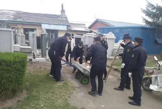 敦化市整治石材加工占道经营行为