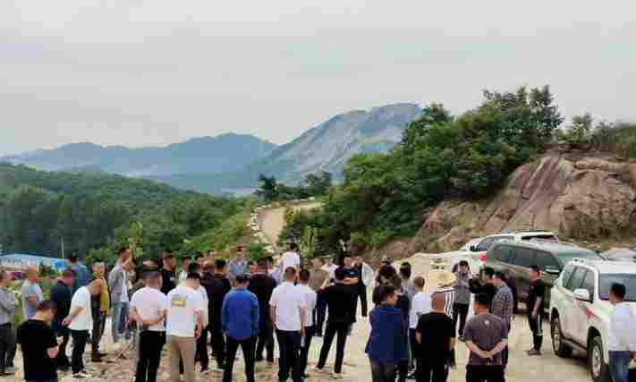 吴山镇开启新一轮“石材矿山生态修复补植补种”模式