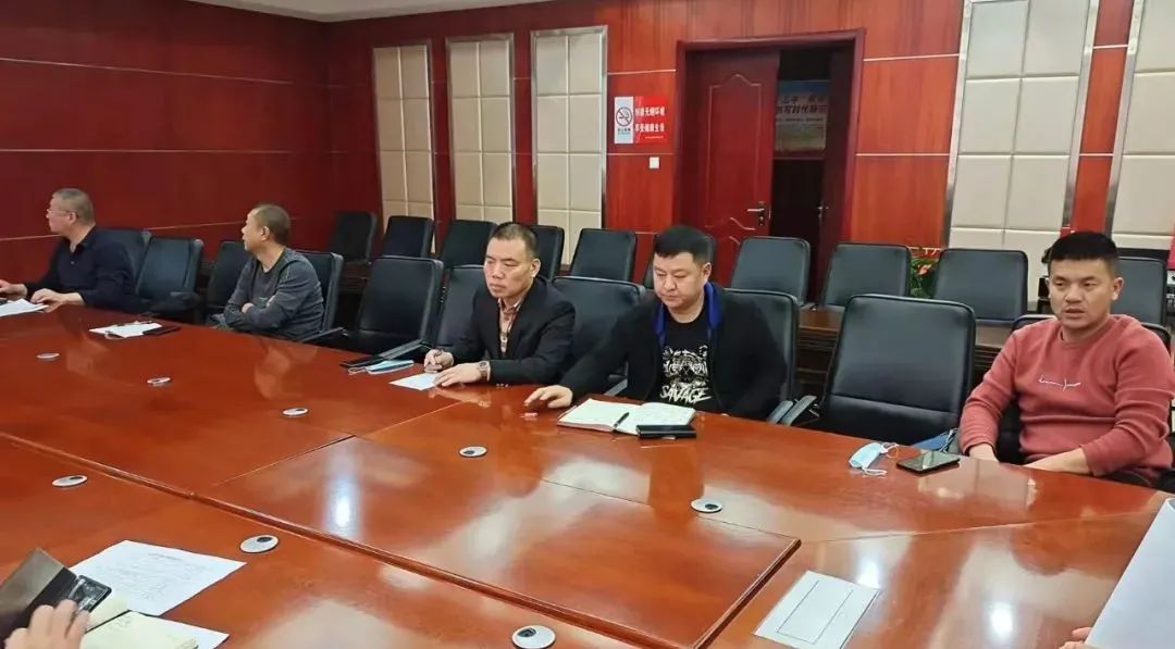 乌拉特中旗自然资源局对4家石材矿山企业进行集体约谈