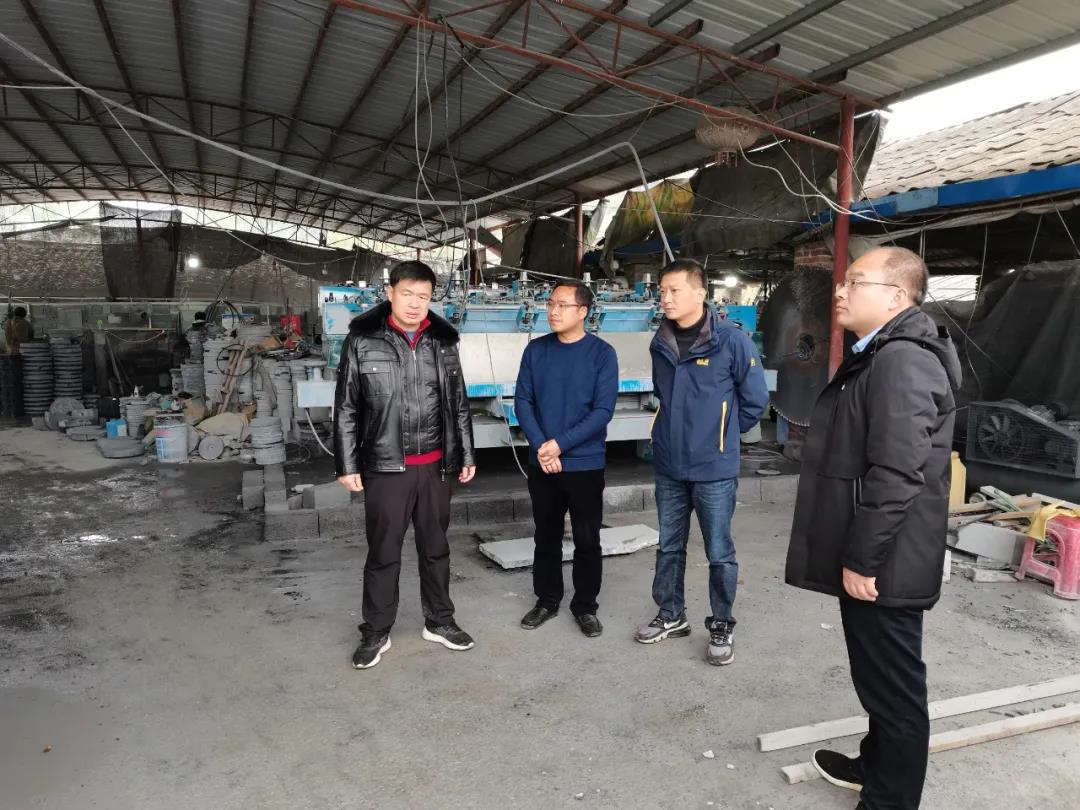 灌阳县长孙清洪深入文市镇调研石材整治转型升级工作
