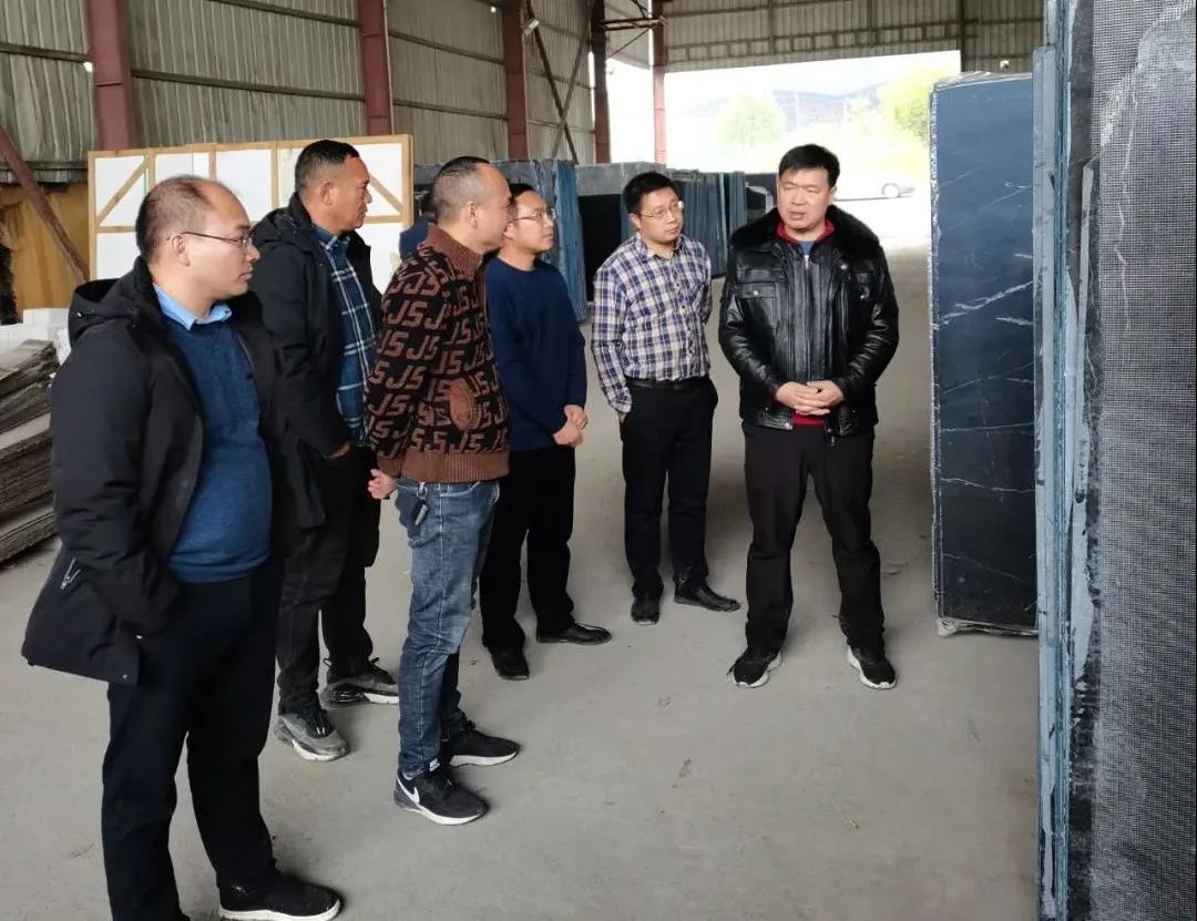 灌阳县长孙清洪深入文市镇调研石材整治转型升级工作