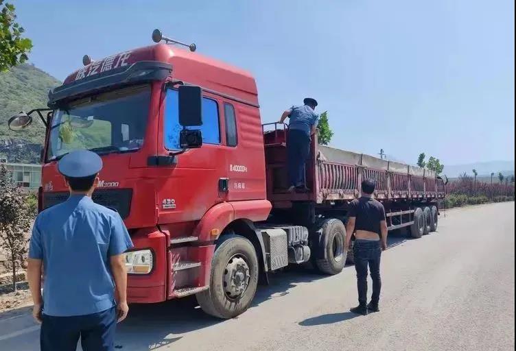 河南一石材产区开展石材运输专项整治！坚决杜绝超载超限车辆上路！