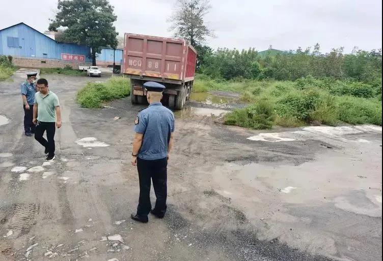 河南一石材产区开展石材运输专项整治！坚决杜绝超载超限车辆上路！