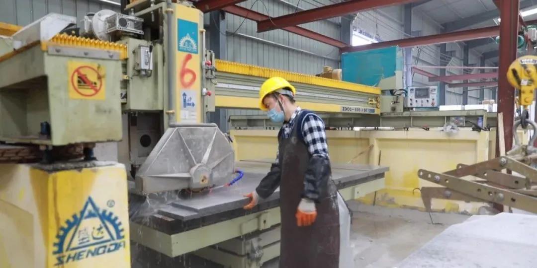 肃北马鬃山石材产业园按下“快进键”！开足马力促生产！