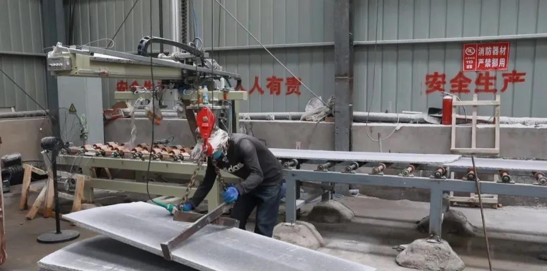 肃北马鬃山石材产业园按下“快进键”！开足马力促生产！