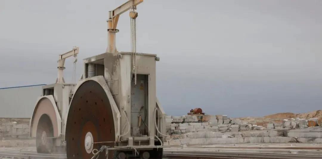 肃北马鬃山石材产业园按下“快进键”！开足马力促生产！