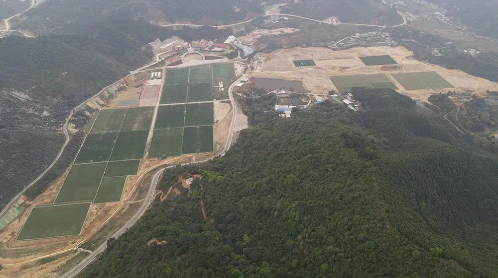 废弃矿山变身“足球小镇”，预计实现营收20亿元