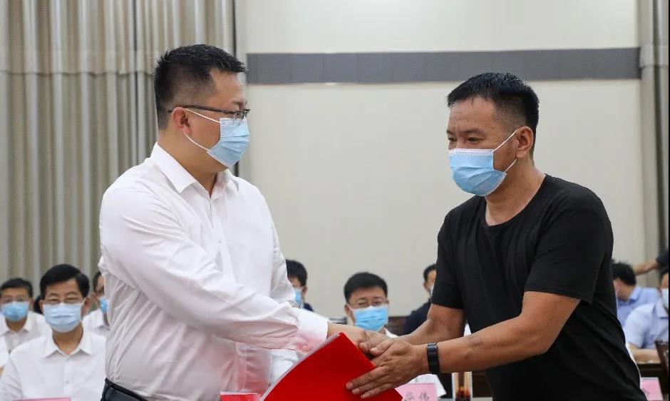 总投资33亿元，6个重点项目在泌阳成功签约，其中三个为石材项目！