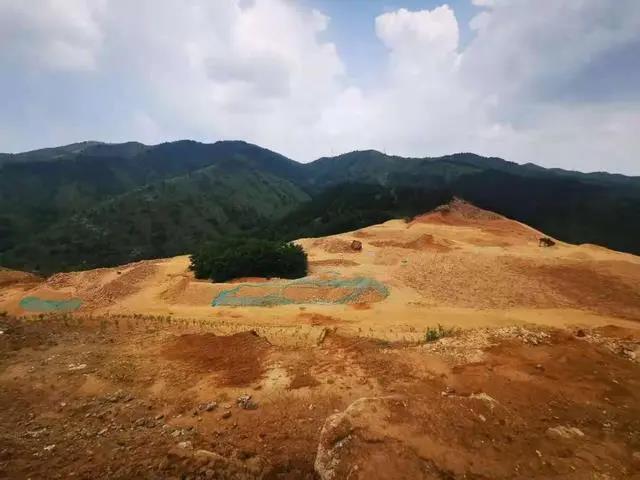 环保督察下顶风作案，私自扩大开采矿石、矿山修复走形式、拒不整改被叫停