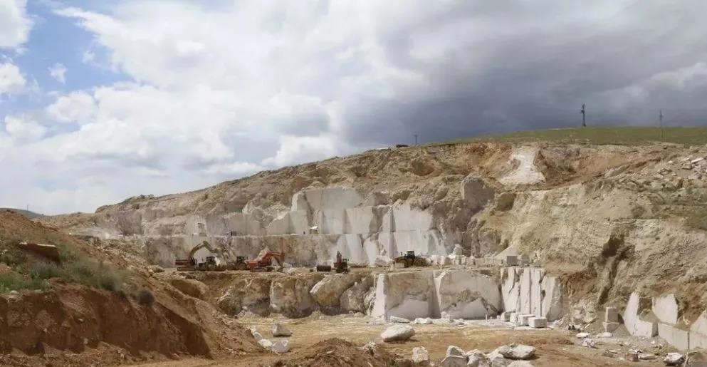 总投资5亿元!营盘山饰面石材矿山开采及深加工建设项目正式签约 总投资5亿元!营盘山饰面石材矿山开采及深加工建设项目正式签约