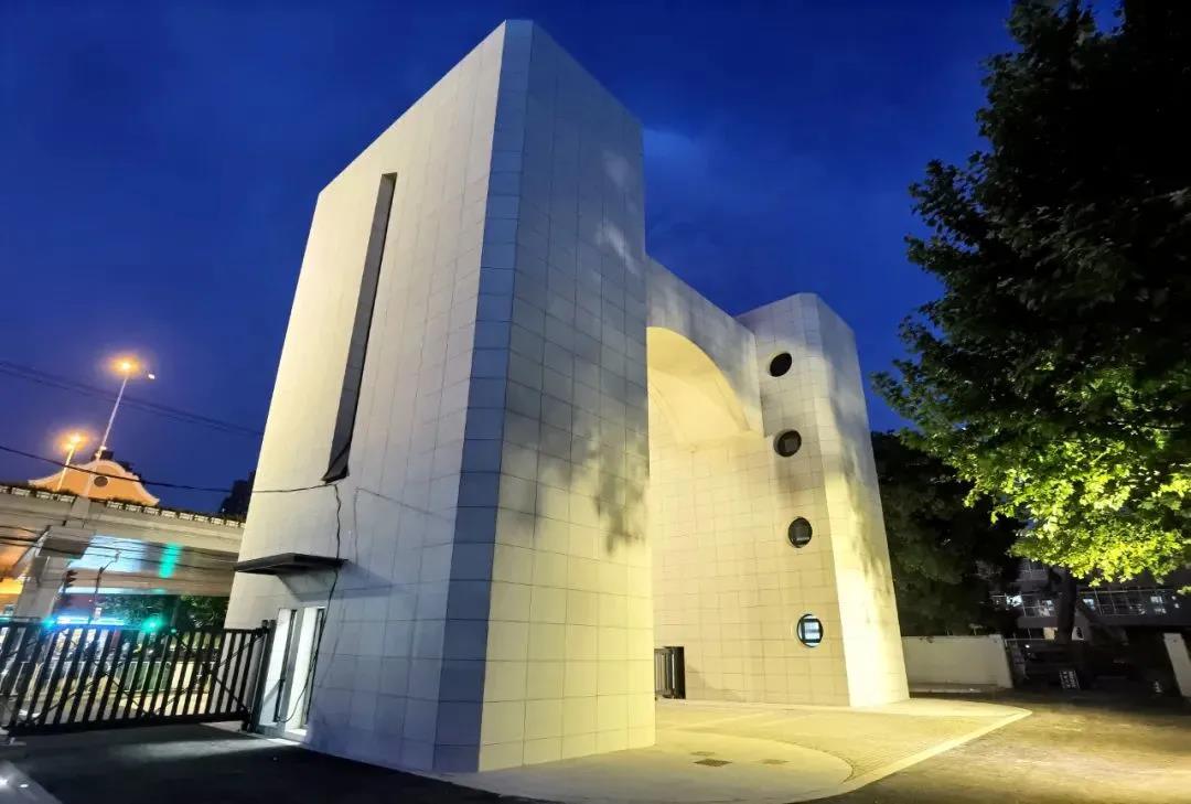 采用湘鄂赣交界处的咸阳矿区花岗岩修缮，华东师大校门重新启用！