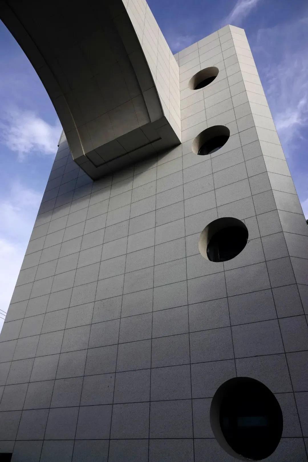 采用湘鄂赣交界处的咸阳矿区花岗岩修缮，华东师大校门重新启用！