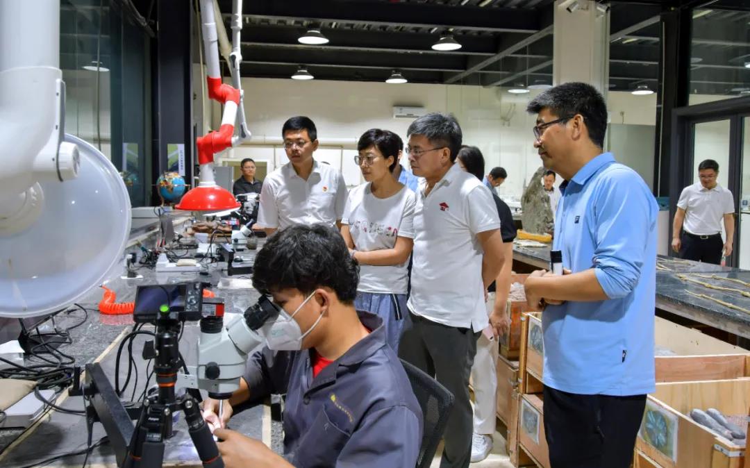 中国人民大学专家团一行莅临英良印象五号石材文化创意园开展专题调研 中国人民大学专家团一行莅临英良印象五号石材文化创意园开展专题调研