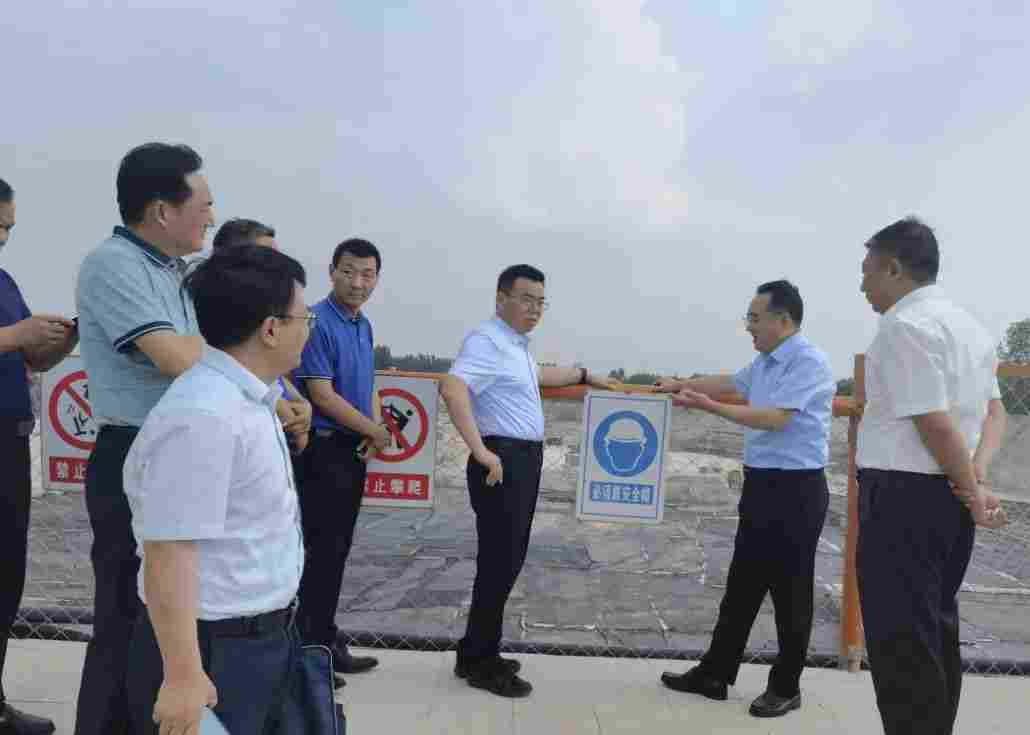 市政府副市长王宏伟到汶上县白石镇调研材产业发展情况