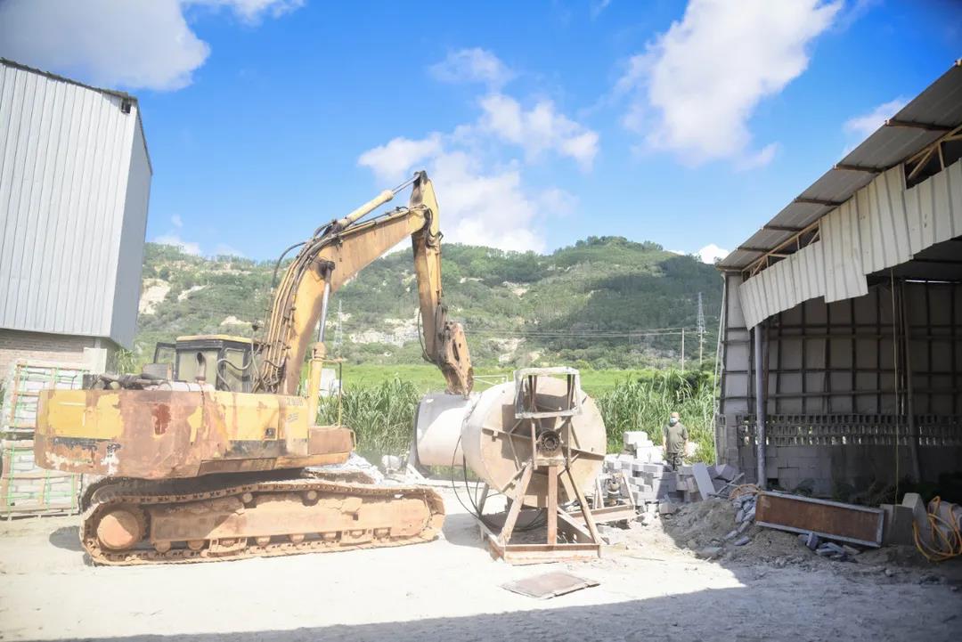 重拳出击！南安市石井镇开展石材企业污染整治行动