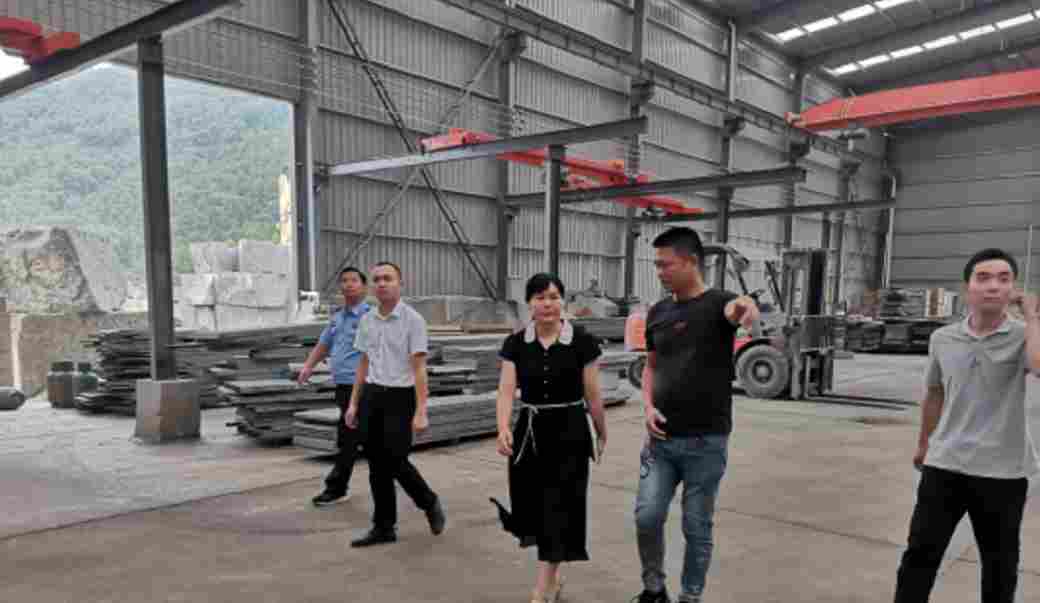 钟山县花山乡开展对矿山、石材加工企业的安全生产巡查工作 钟山县花山乡开展对矿山、石材加工企业的安全生产巡查工作