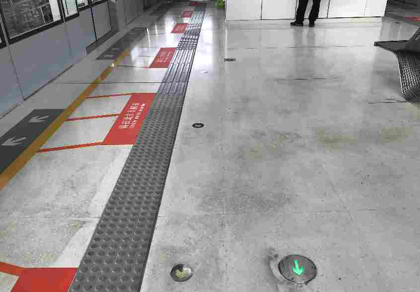 假如石材行业低价中标横行，后果就如同漫画中的这个坑？