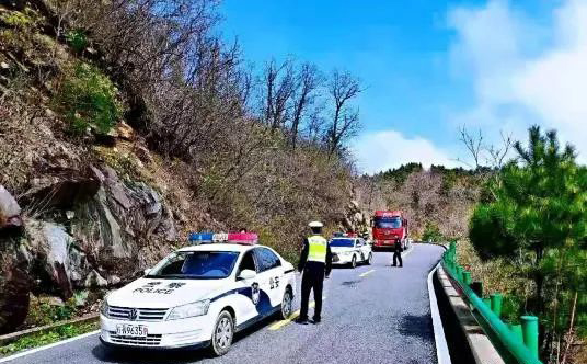 麻城一运送石材大货车，导航驶入隔壁县保护区，吓得不敢走了