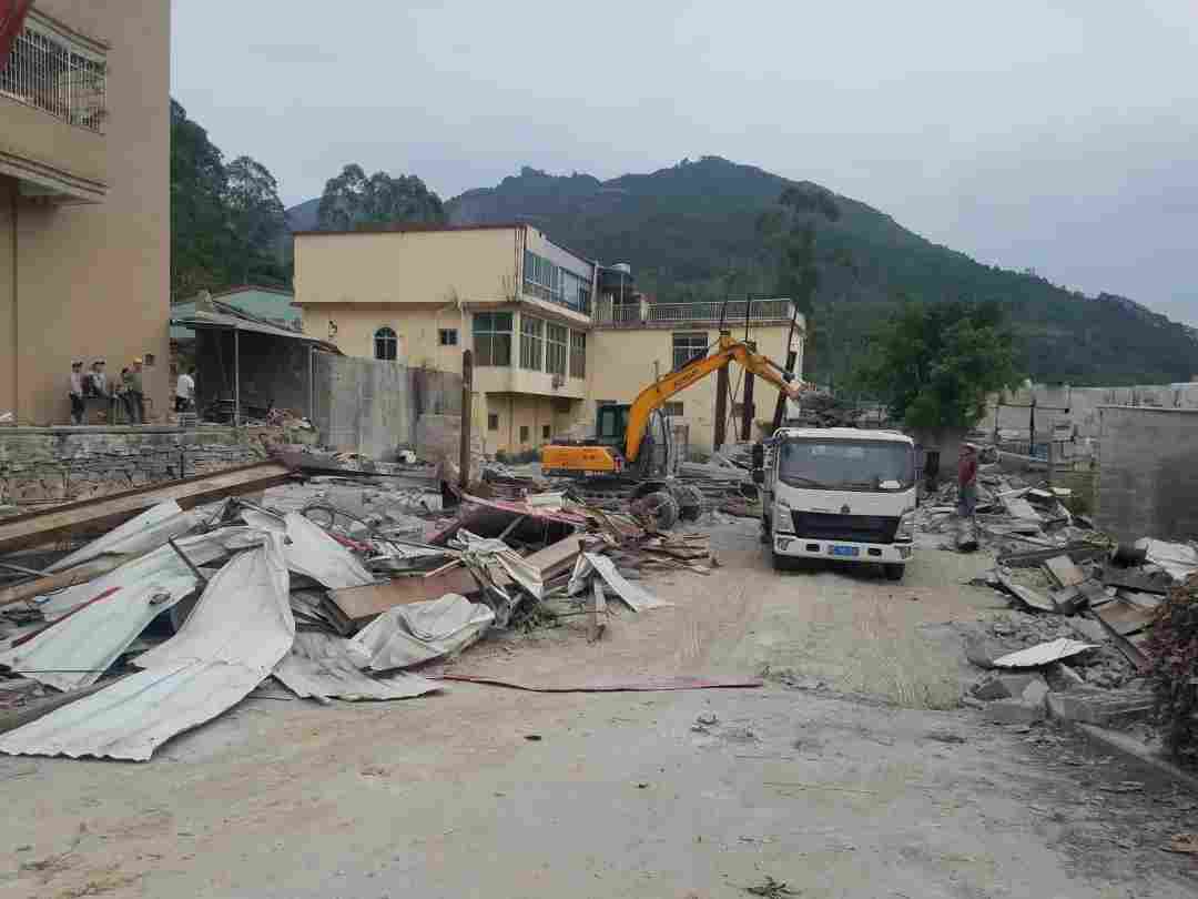 林墩办事处继续推进石材企业拆除