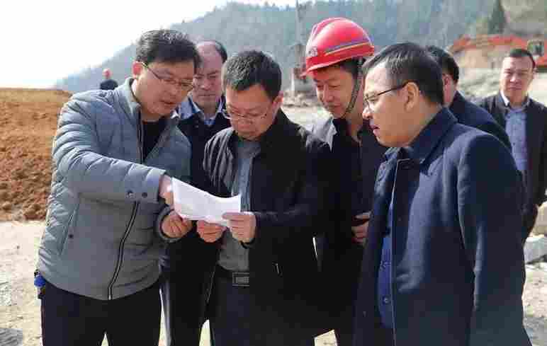 灵宝市委副书记、代市长张志刚调研矿山安全环境综合整治工作