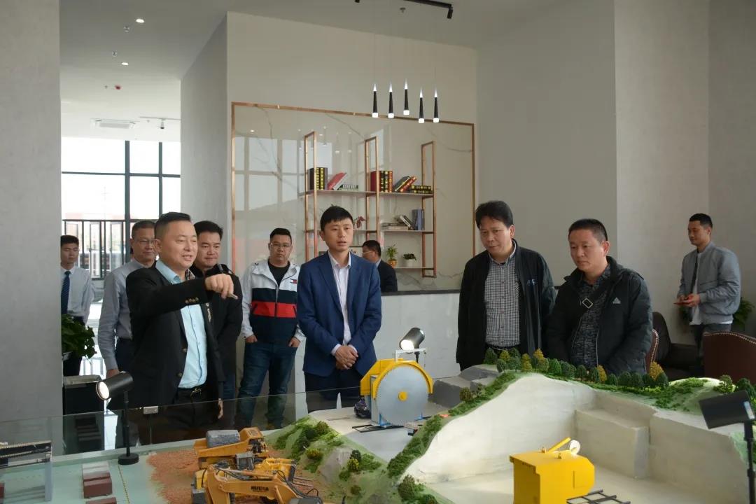 永定区副区长兰光带队到水头考察，就永定石材产业发展展开交流