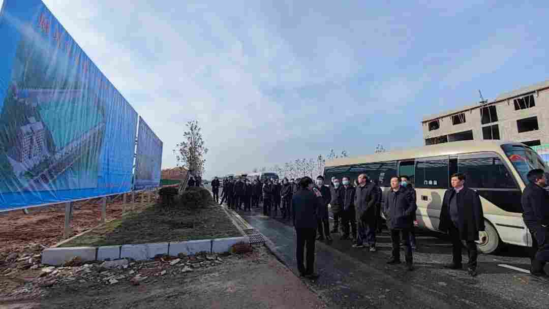 麻城市领导对石材园区重点项目进行拉练检查