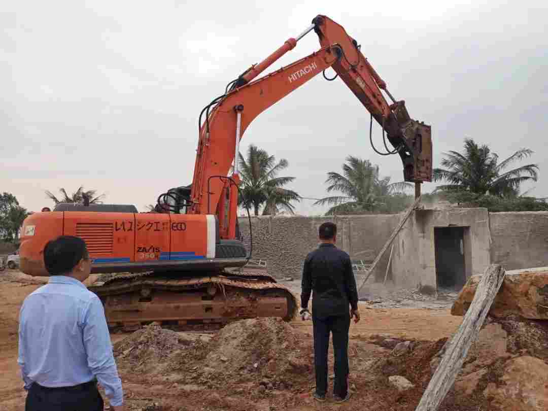 雷州市英利镇取缔一间非法石材加工厂