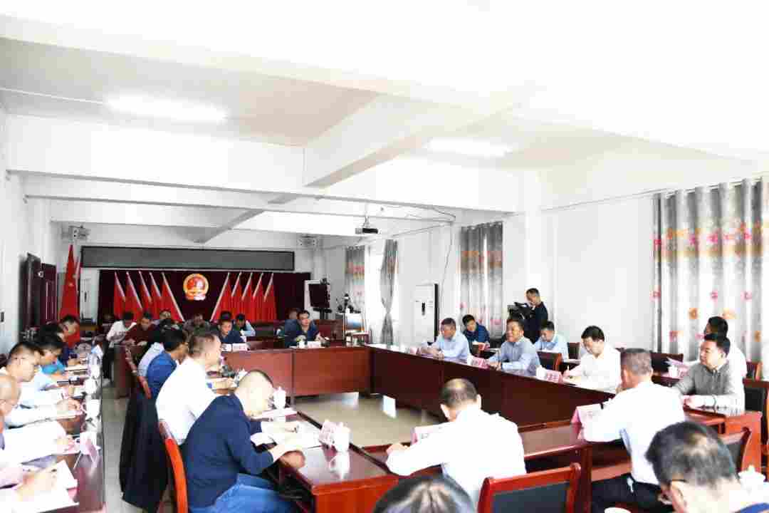 广西贺州市人大常委会主任、党组书记陆海平调研贺州市花岗岩产业发展情况 广西贺州市人大常委会主任、党组书记陆海平调研贺州市花岗岩产业发展情况